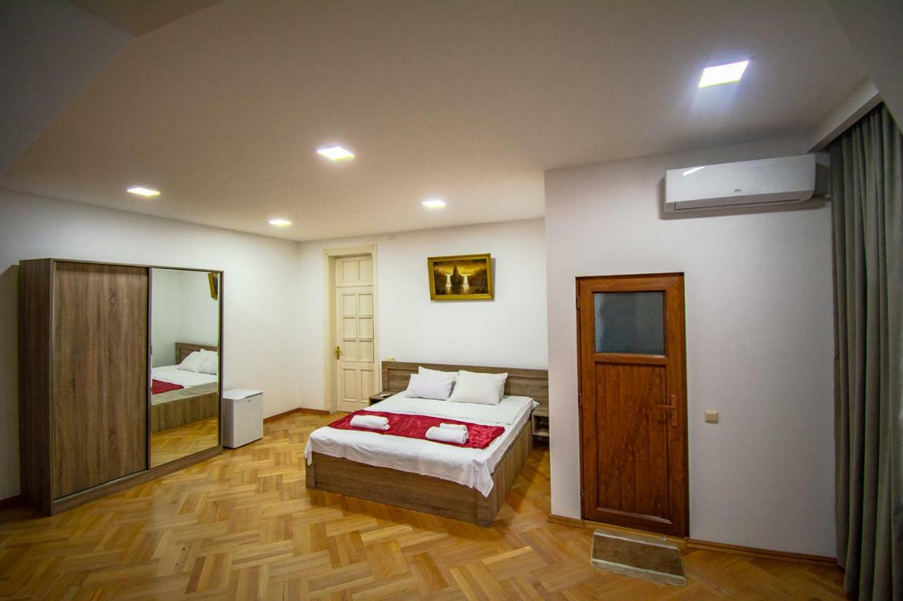 Nana'S Guesthouse Batumi Exterior foto